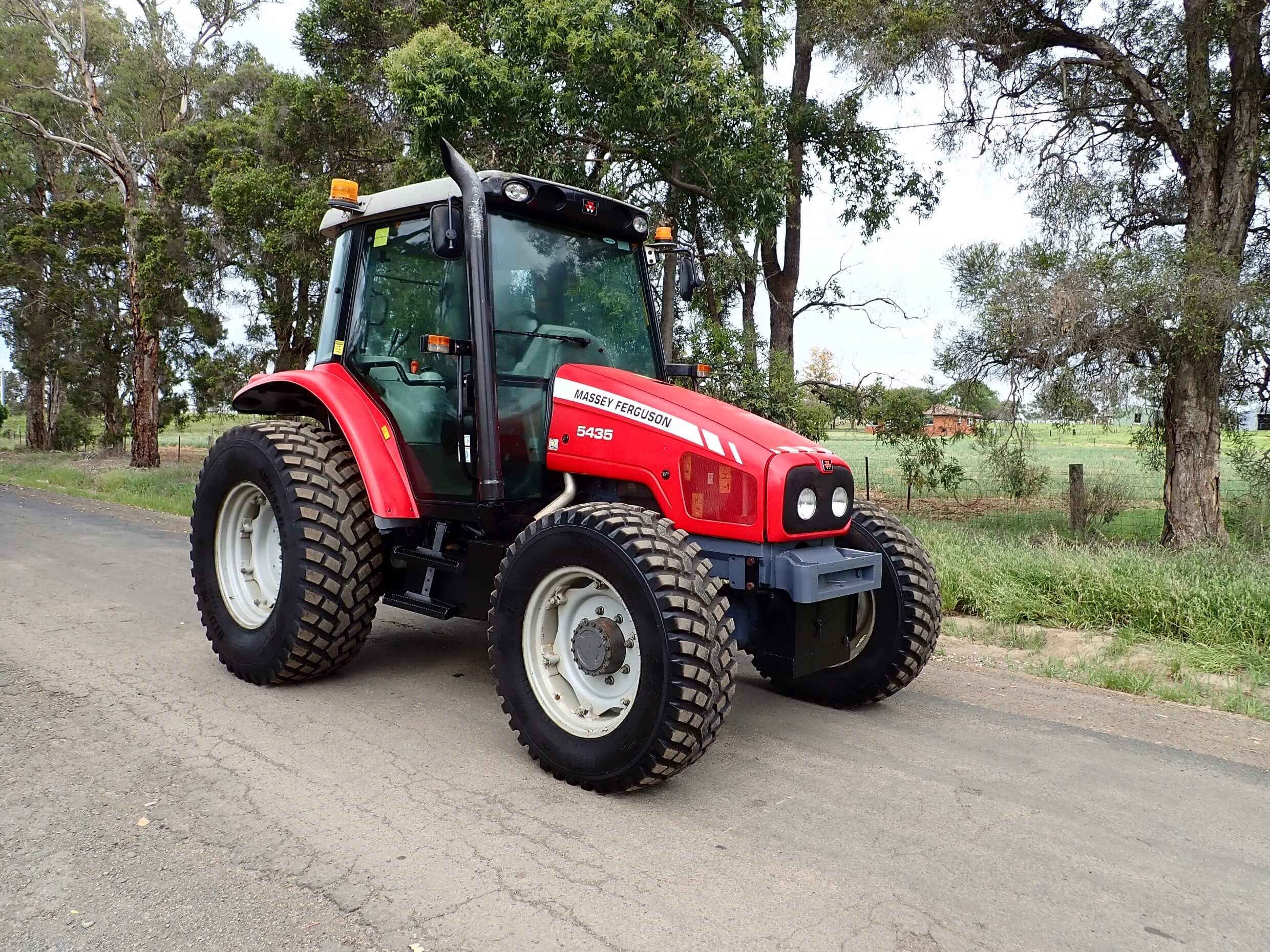 4WD Tractor vs 2WD Tractor: Which is Better for You?